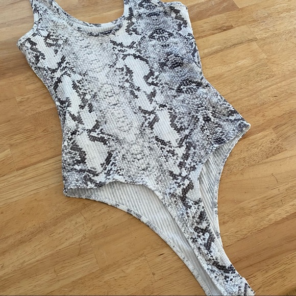Printed Bodysuit - Picture 4 of 5